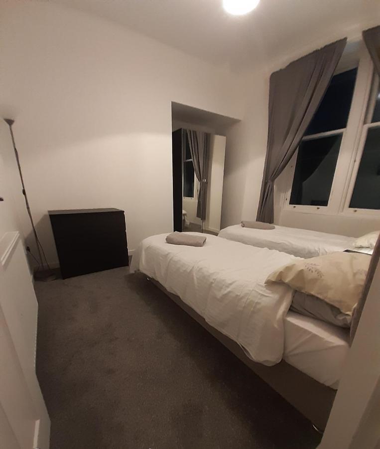 Carvetii - Edward House A - 2 Dbl bed 1st floor flat Lejlighed Dunfermline Eksteriør billede